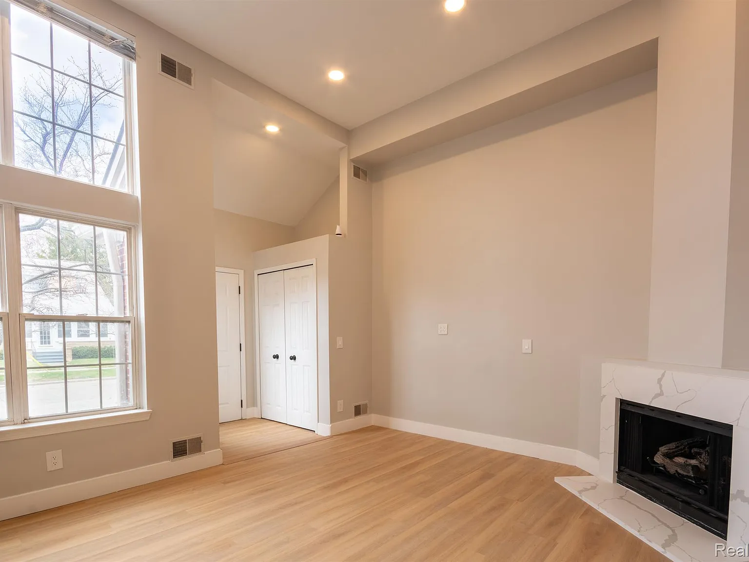 2 bed, 783 sqft, $2,200 — Photo 2
