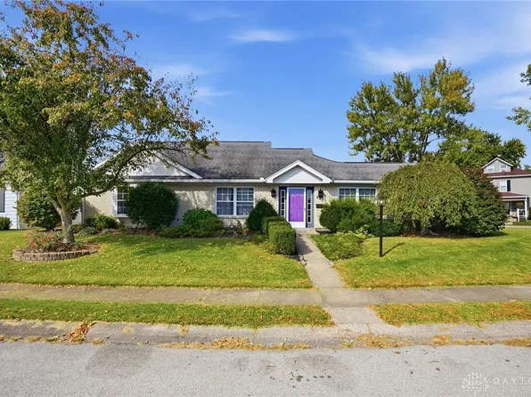 681 Vine St, Brookville, OH 45309