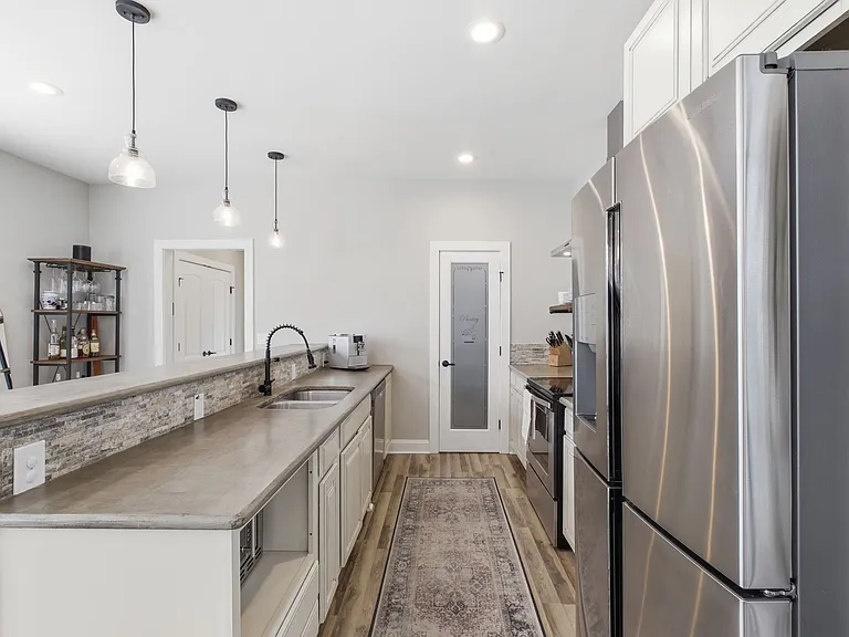 2140 Burns St — Photo 13