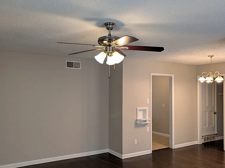 1825 Meyers Pl — Photo 5