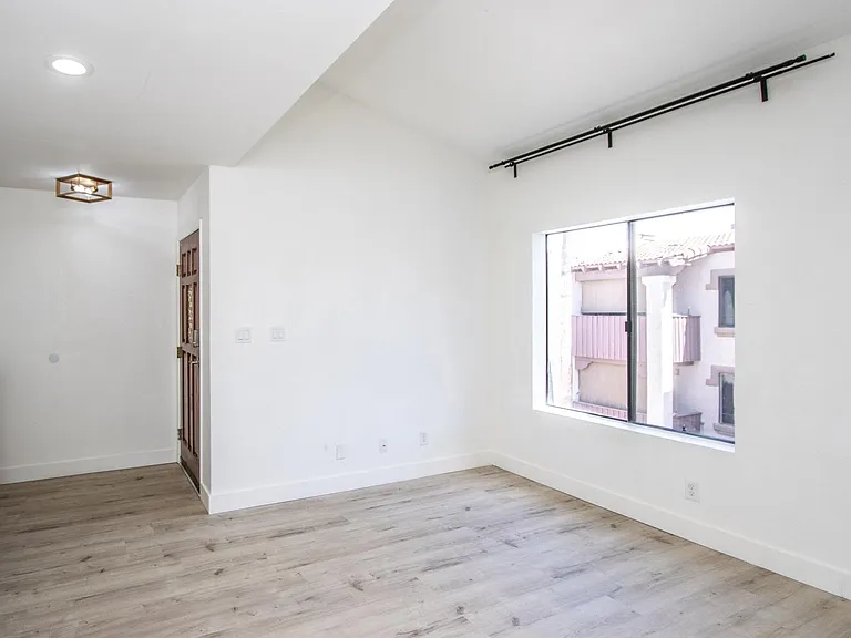 3102 E Clarendon Ave #207 — Photo 8