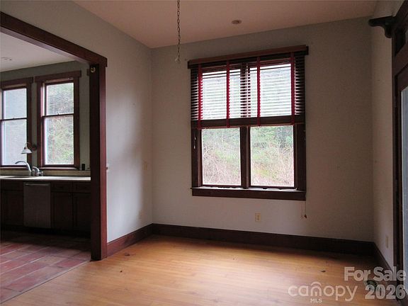 5th image of 373 Shumont Rd