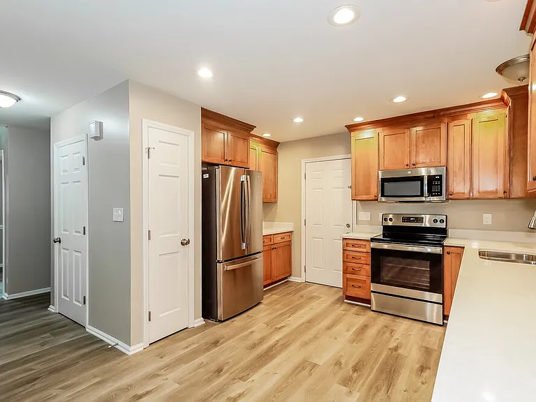 8313 Poplar Grove Cir — Photo 9