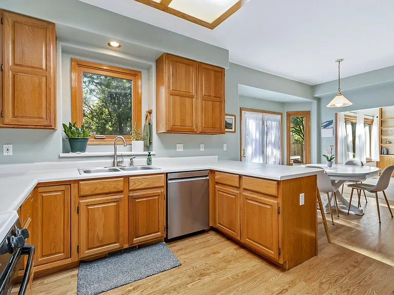 3761 Bromley Dr — Photo 9