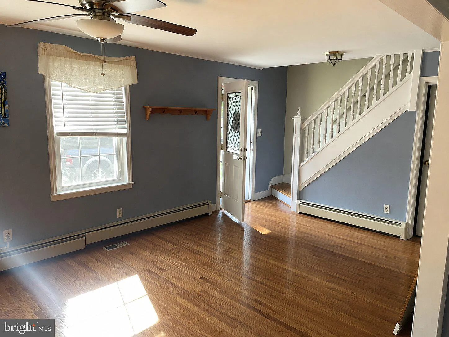 3 bed, 2.5 bath, 1897 sqft, $2,050 — Photo 2