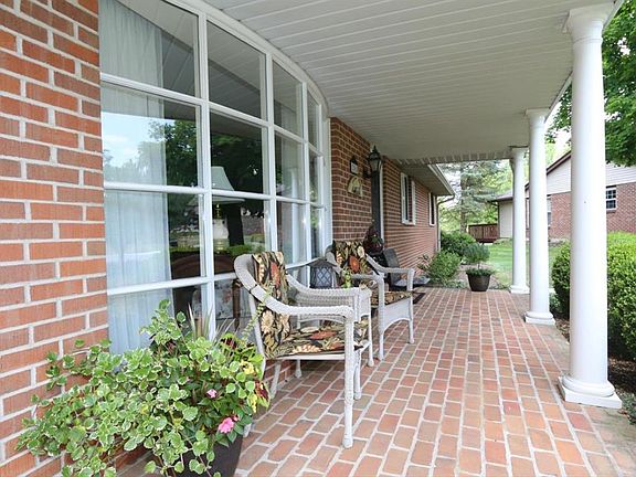 3rd image of 208 Hallie Ct