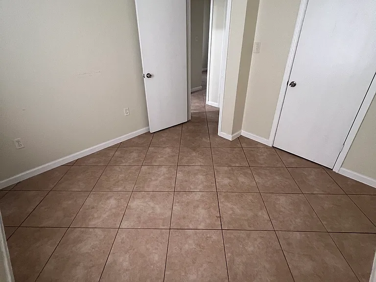 372 Azalea Dr — Photo 7