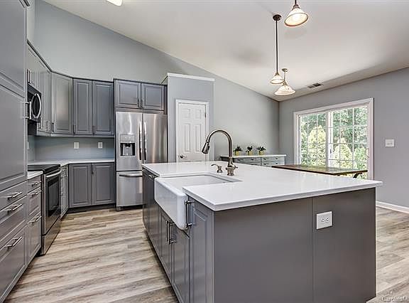 4th image of 805 Marthas View Dr