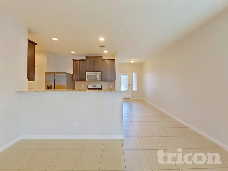 1477 Treeta Trl — Photo 3