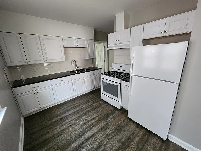 4133 Harrison St — Photo 16