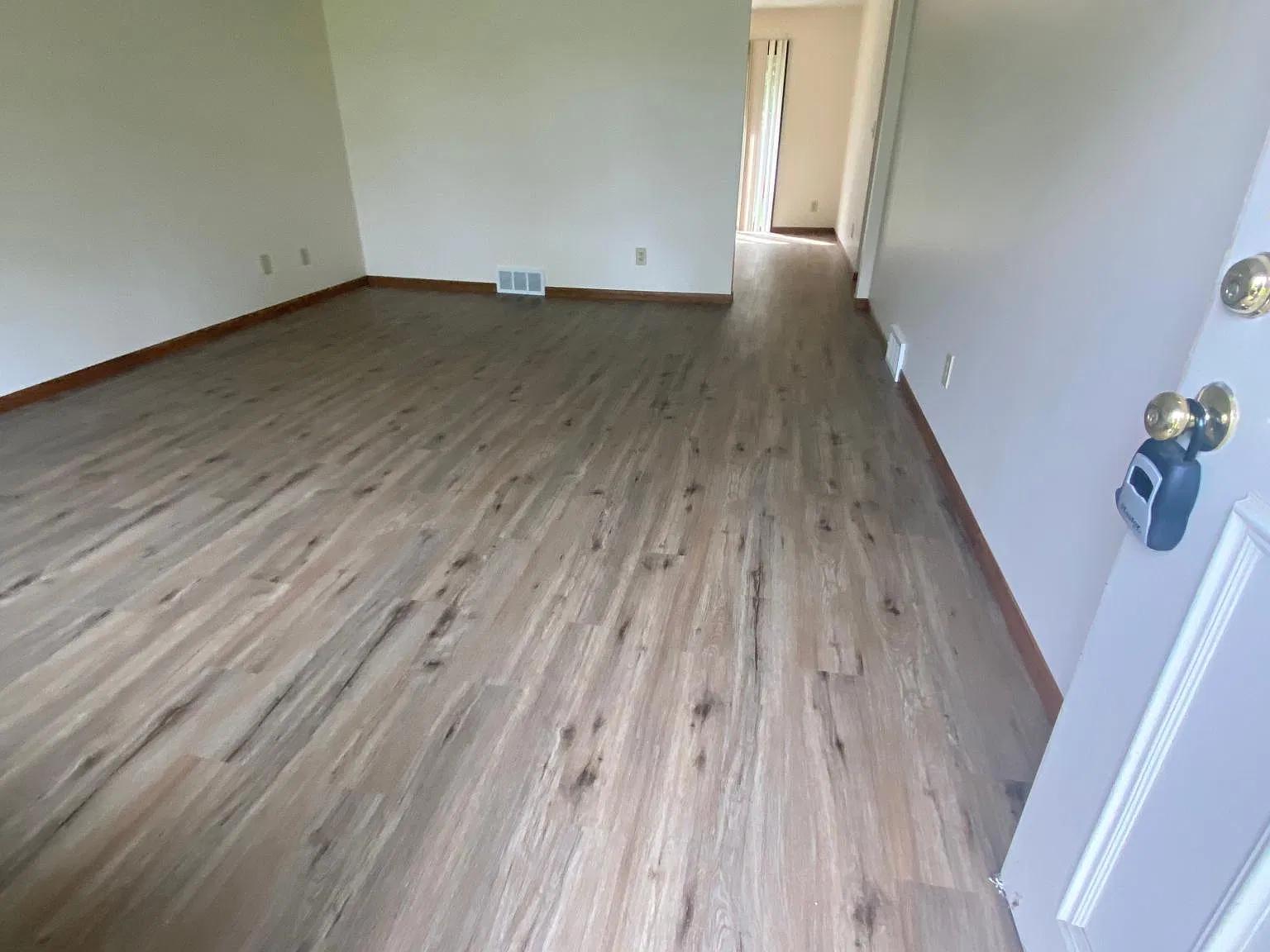 1806 Russell Rd — Photo 2