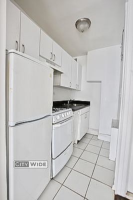 3rd image of 1045 Lexington Ave APT 3RS