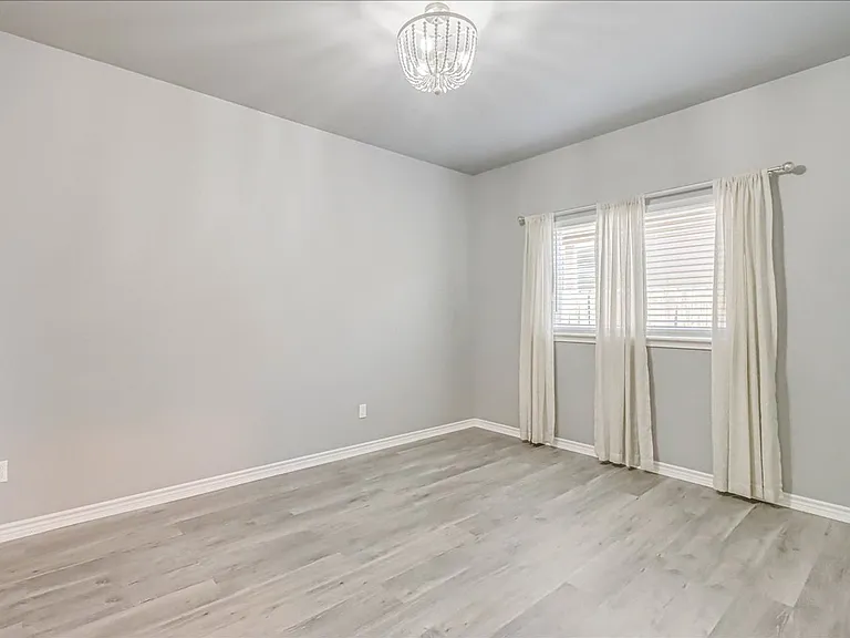 2217 Ibis — Photo 29