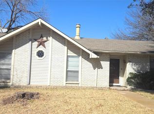 730 Pinehill Ln, Grand Prairie, TX