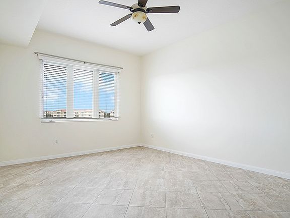 2nd image of 9 Harbour Isle Dr E Penthouse 4