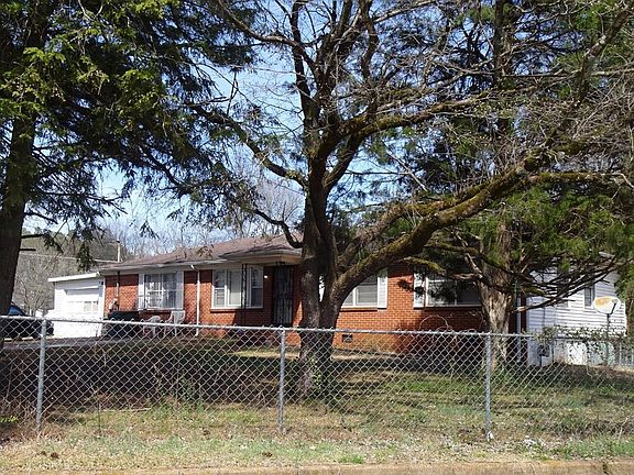 2nd image of 1900 Canterbury Cir NW
