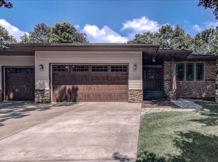 2104 High Point Dr, Altoona, WI 54720