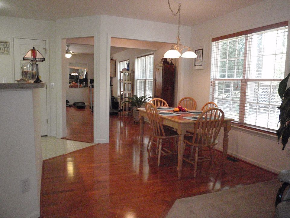 Open airy floorplan - great for entertaining