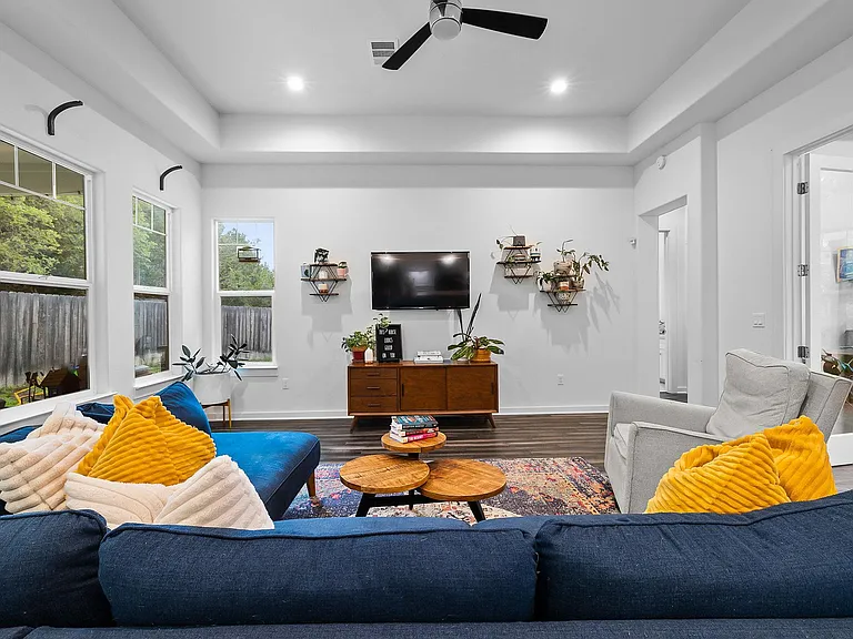 706 Stow Dr — Photo 10
