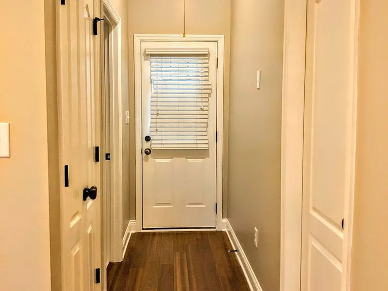1121 Livingston Trl — Photo 24