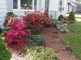 58 Glenoak Dr, Springfield, MA 01129