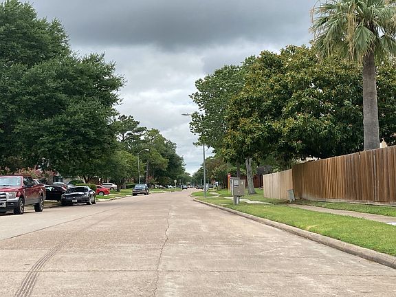 4th image of 1231 Clear Valley Dr