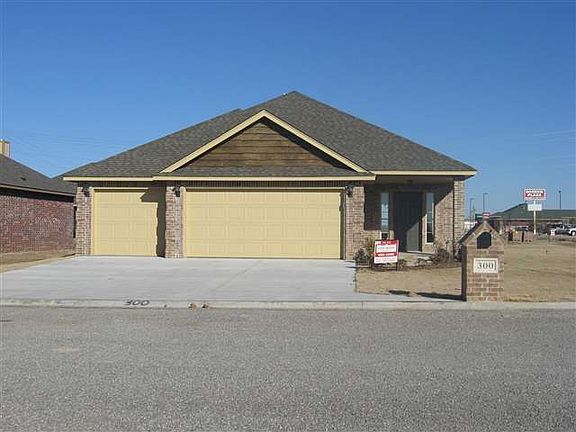 4th image of 300 Marilyn Dr
