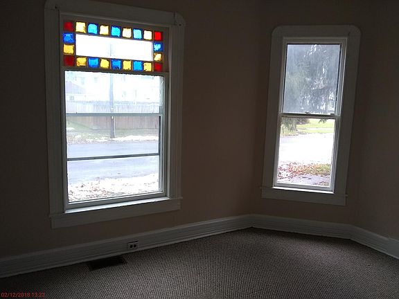3rd image of 607 Grove St