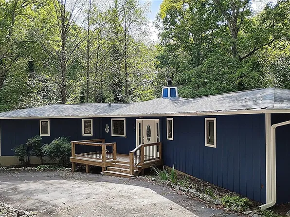 130 Bay Dr, Fair Play, SC 29643