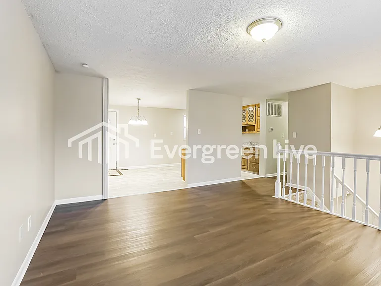 1401 Wolf Cir — Photo 3