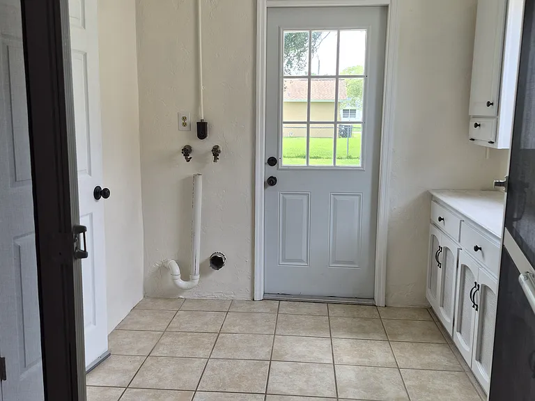 2956 Carriage Dr — Photo 18