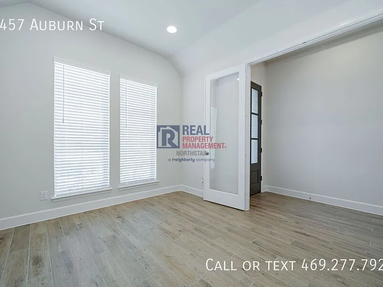 2457 Auburn St — Photo 4