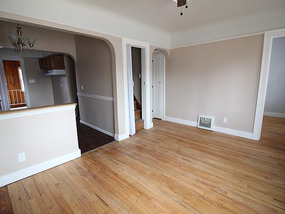 3rd image of 1028 Mollno St