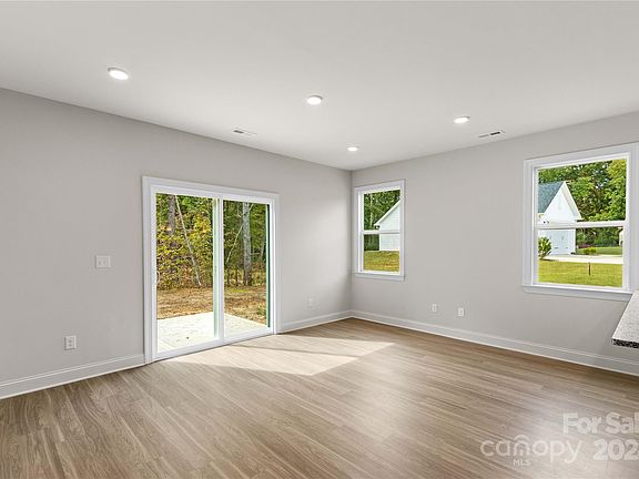 5th image of 207 Sikeston Ct
