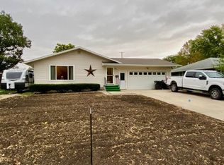 816 9th Ave NE, Belmond, IA 50421