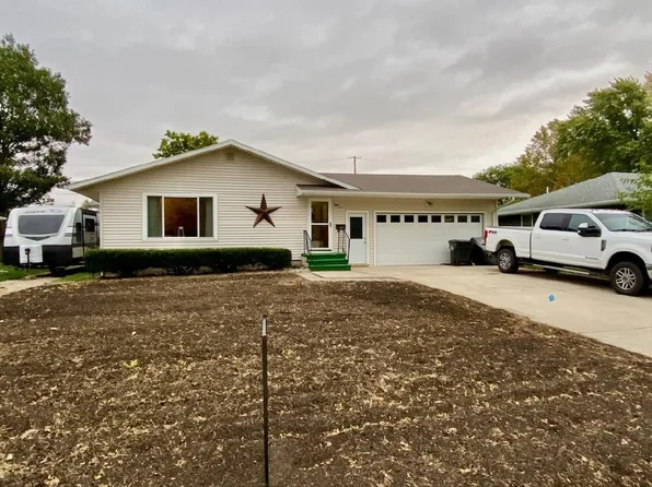 816 9th Ave NE, Belmond, IA 50421