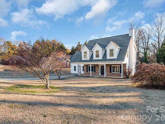 2nd image of 2984 Daffodil Ct