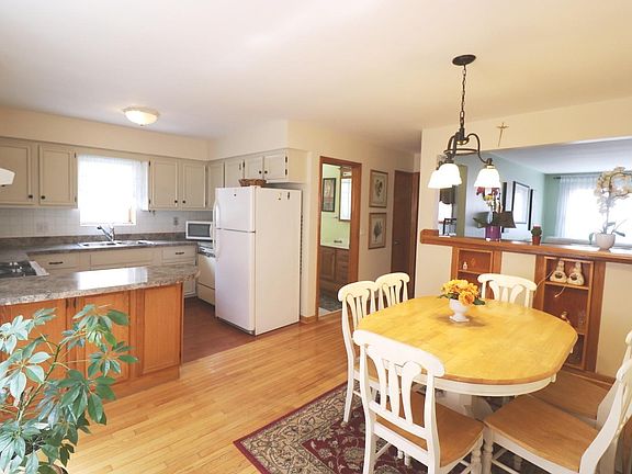 2nd image of 6555 W Belmont Ave APT 2W