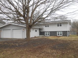 405 S Center St, Newark, IL 60541