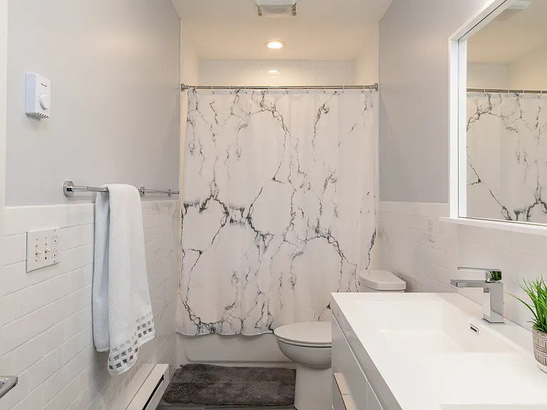 242 N Magee St — Photo 13
