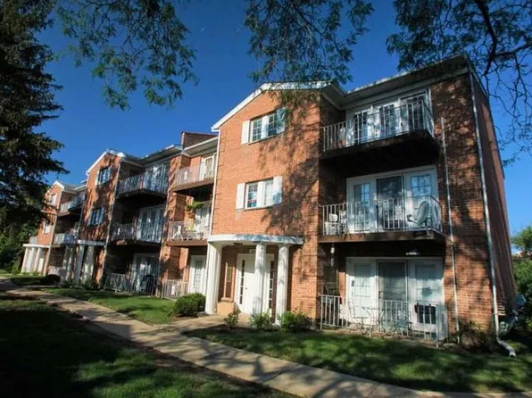 684 Quincy Bridge Ln APT 202, Glenview, IL 60025
