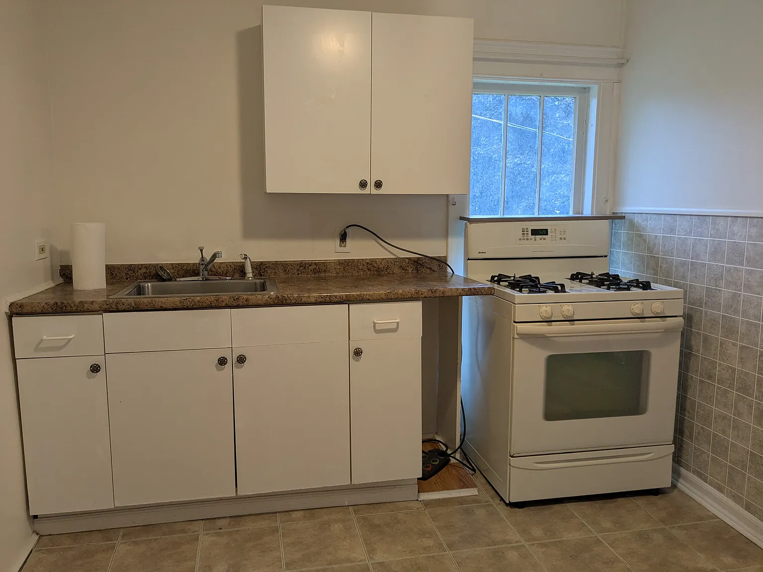 2 bed, $1,100 — Photo 2