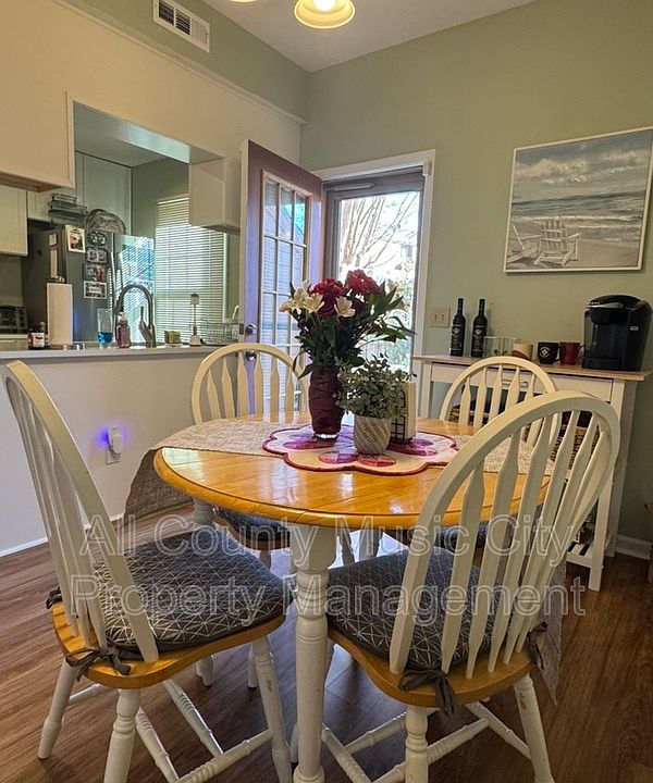 1st image of 121 Lakebrink Dr