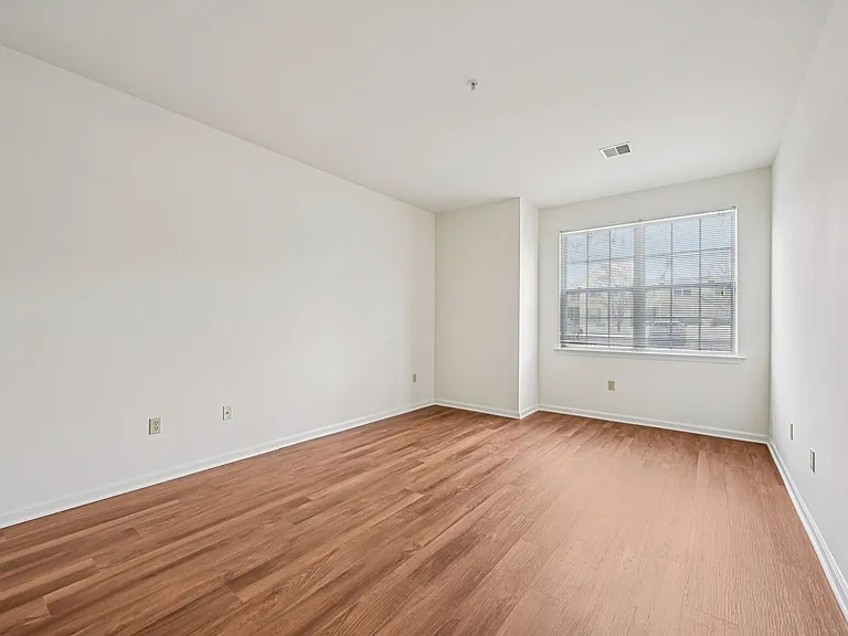 Spring Creek Apartments — Photo 133