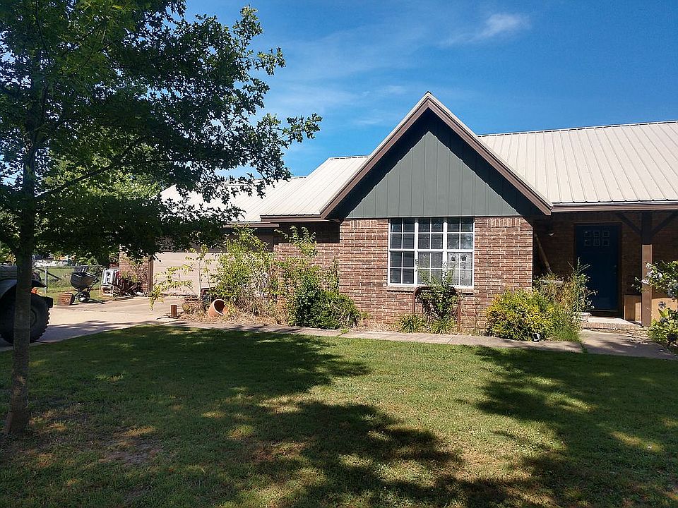 1st image of 2841 Oakwood Dr
