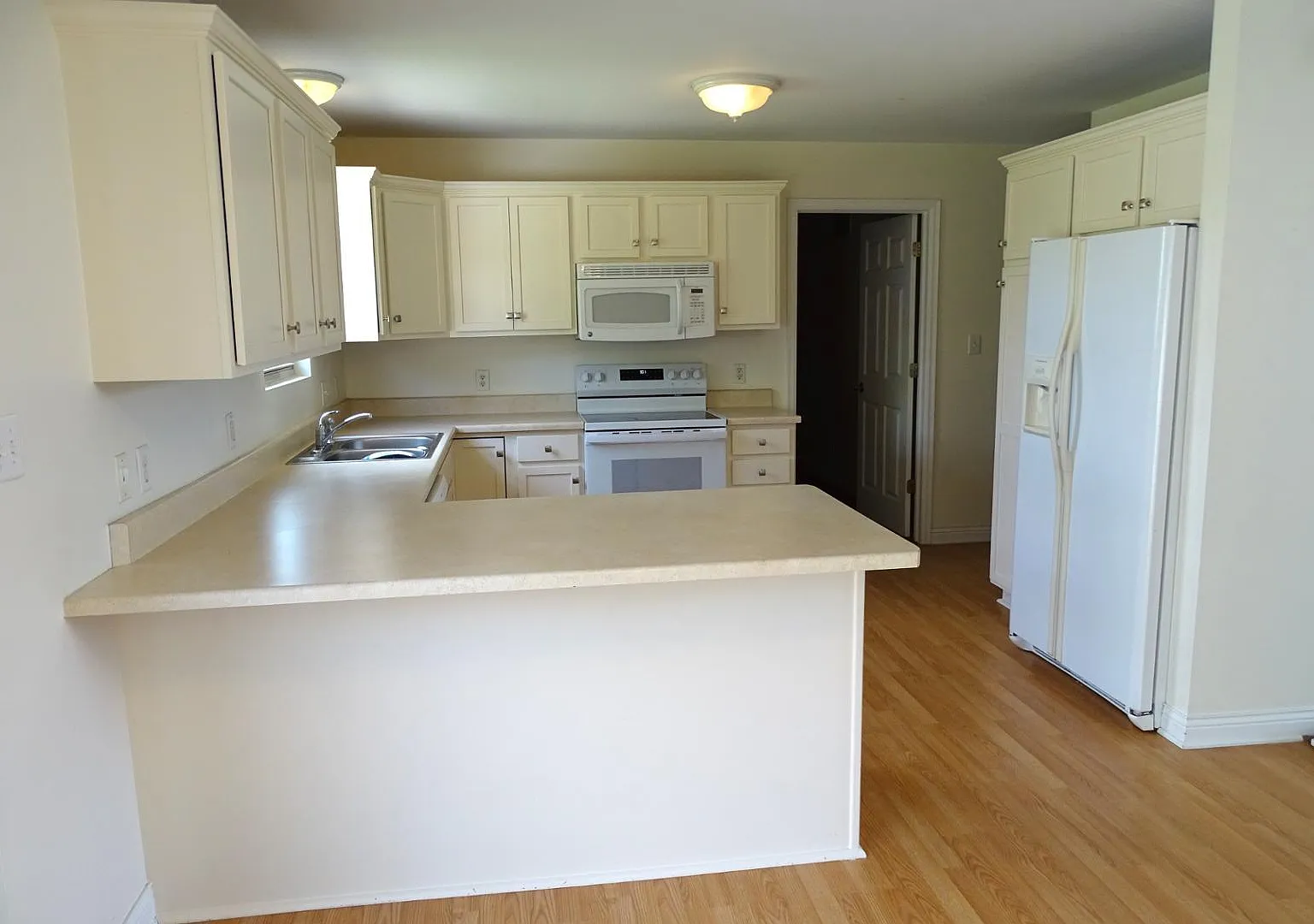 2 bed, 2.5 bath, 1629 sqft, $1,600 — Photo 4