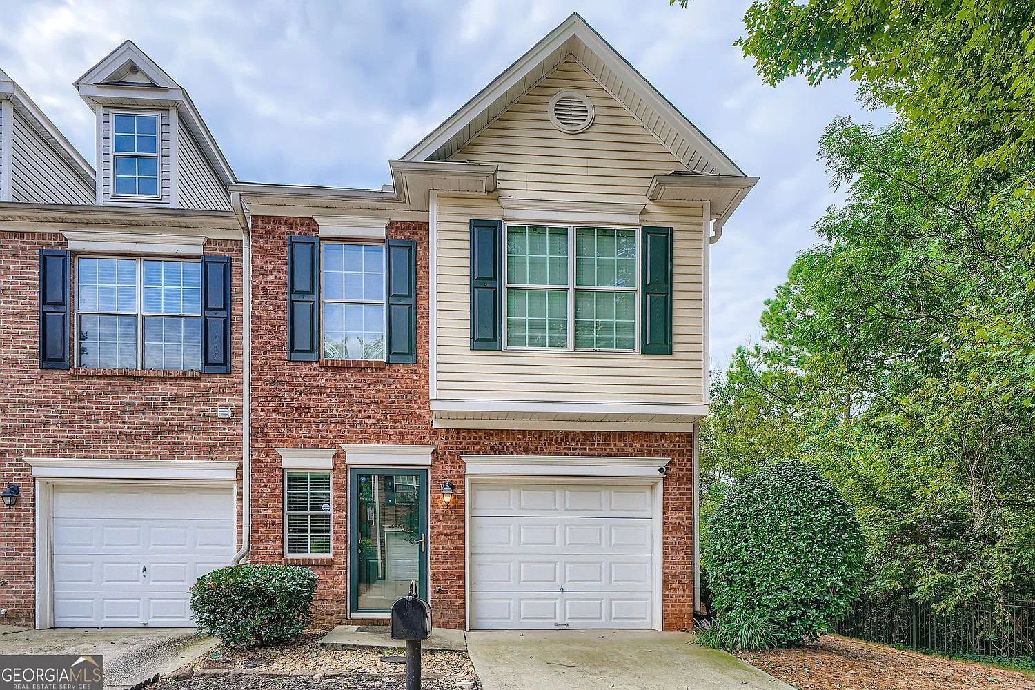 3 bed, 2.5 bath, 1595 sqft, $2,000 — Photo 1