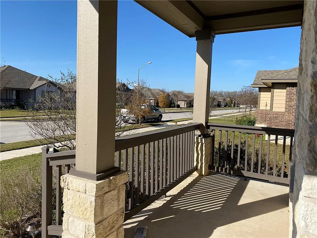 3 bed, 2.0 bath, 1899 sqft, $2,150 — Photo 4