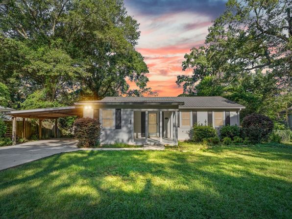 315 Azalea Cir W