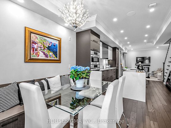 4th image of 361 Roehampton Ave